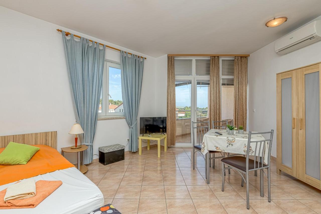 Sunrise Apartments Rovinj Bagian luar foto